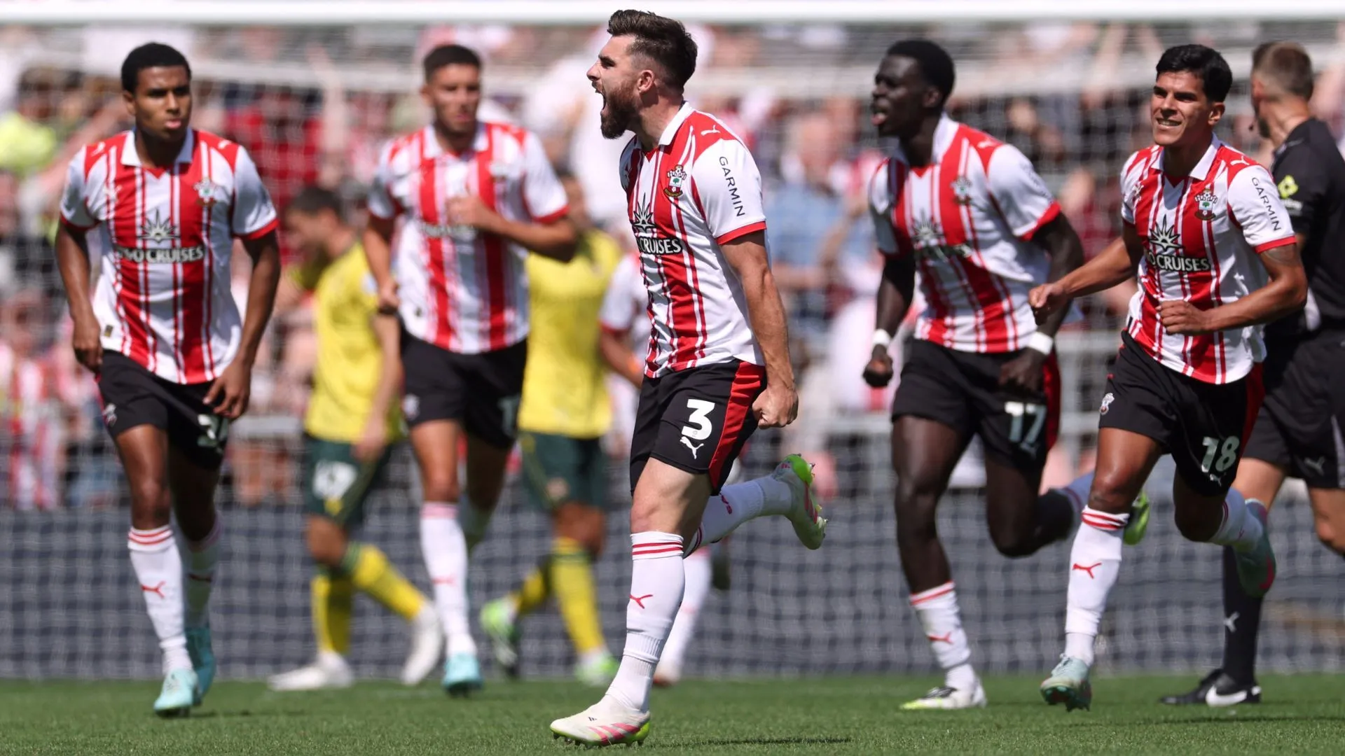 Các cầu thủ Southampton ăn mừng bàn thắng ở mùa giải này, thời điểm mà những khoảnh khắc vui mừng vẫn còn hiếm hoi