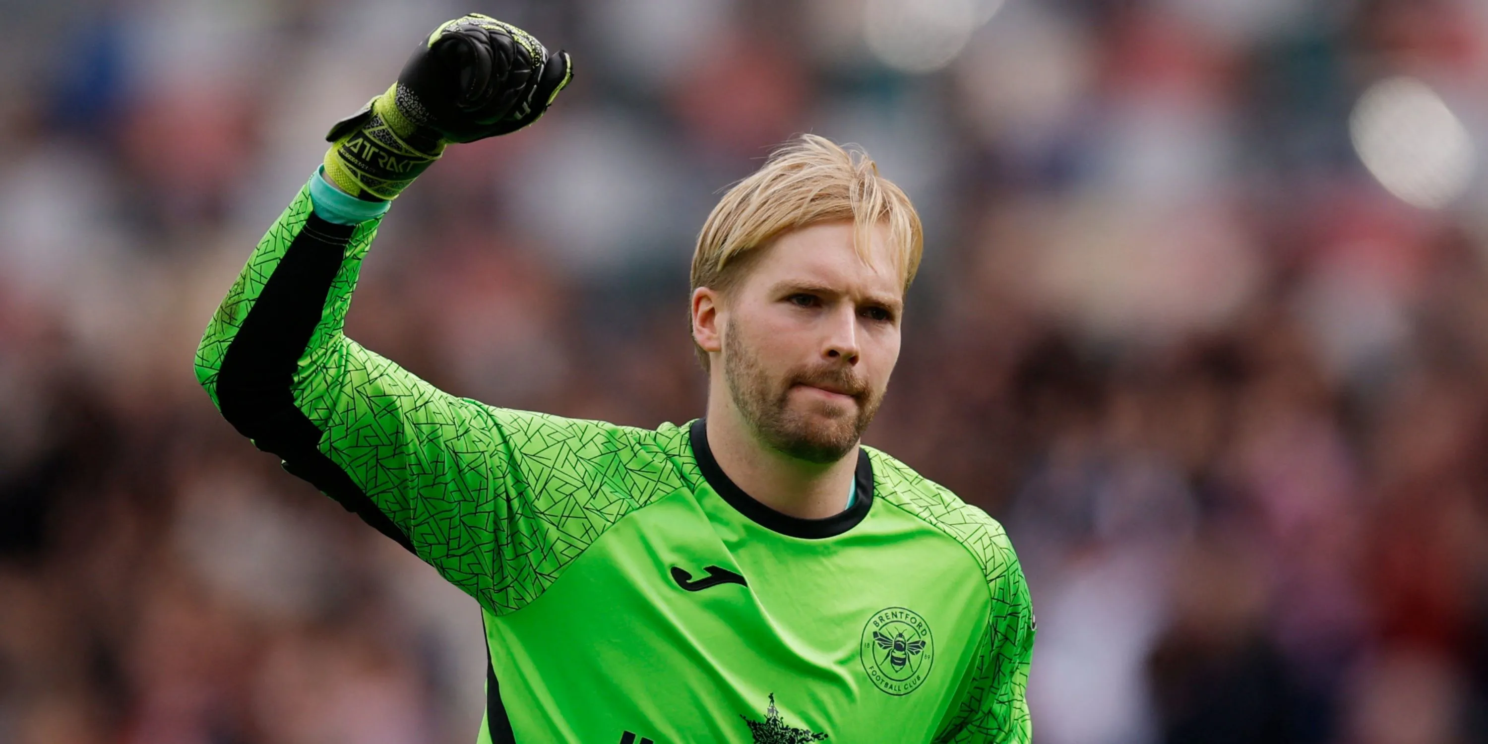 Caoimhin Kelleher ăn mừng sau bàn thắng của Igor Thiago trong trận Brentford vs Manchester United