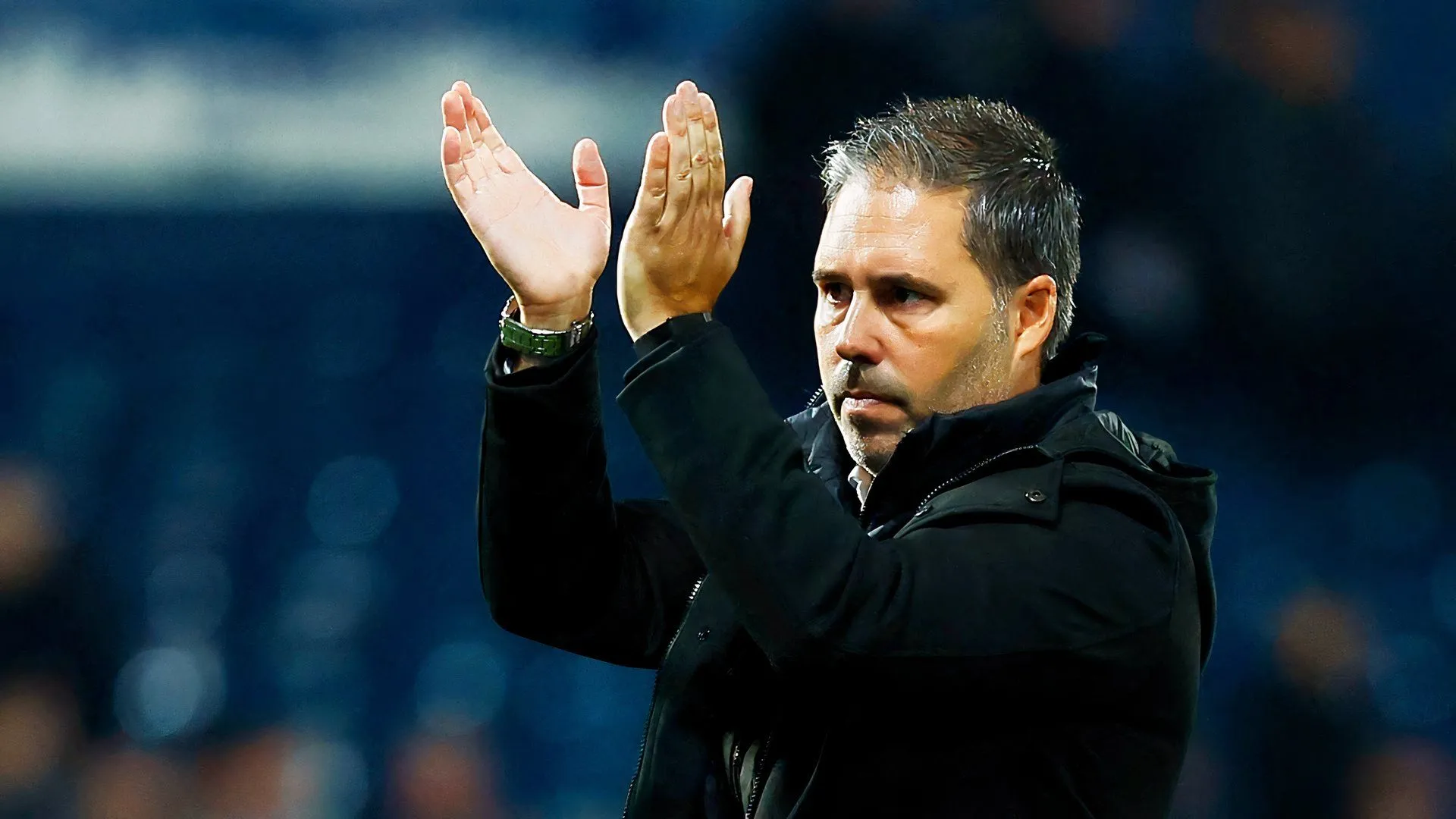 Huấn luyện viên Marti Cifuentes trong tình thế khó khăn tại Leicester City