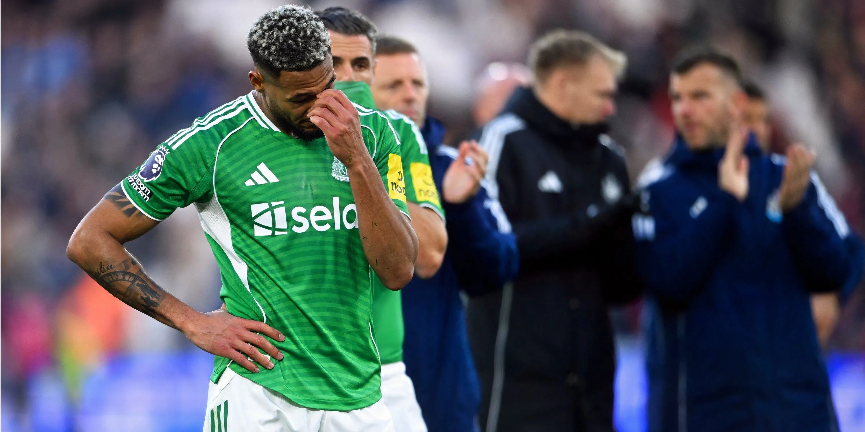 Joelinton chìm trong bóng tối của Paqueta ở giữa sân