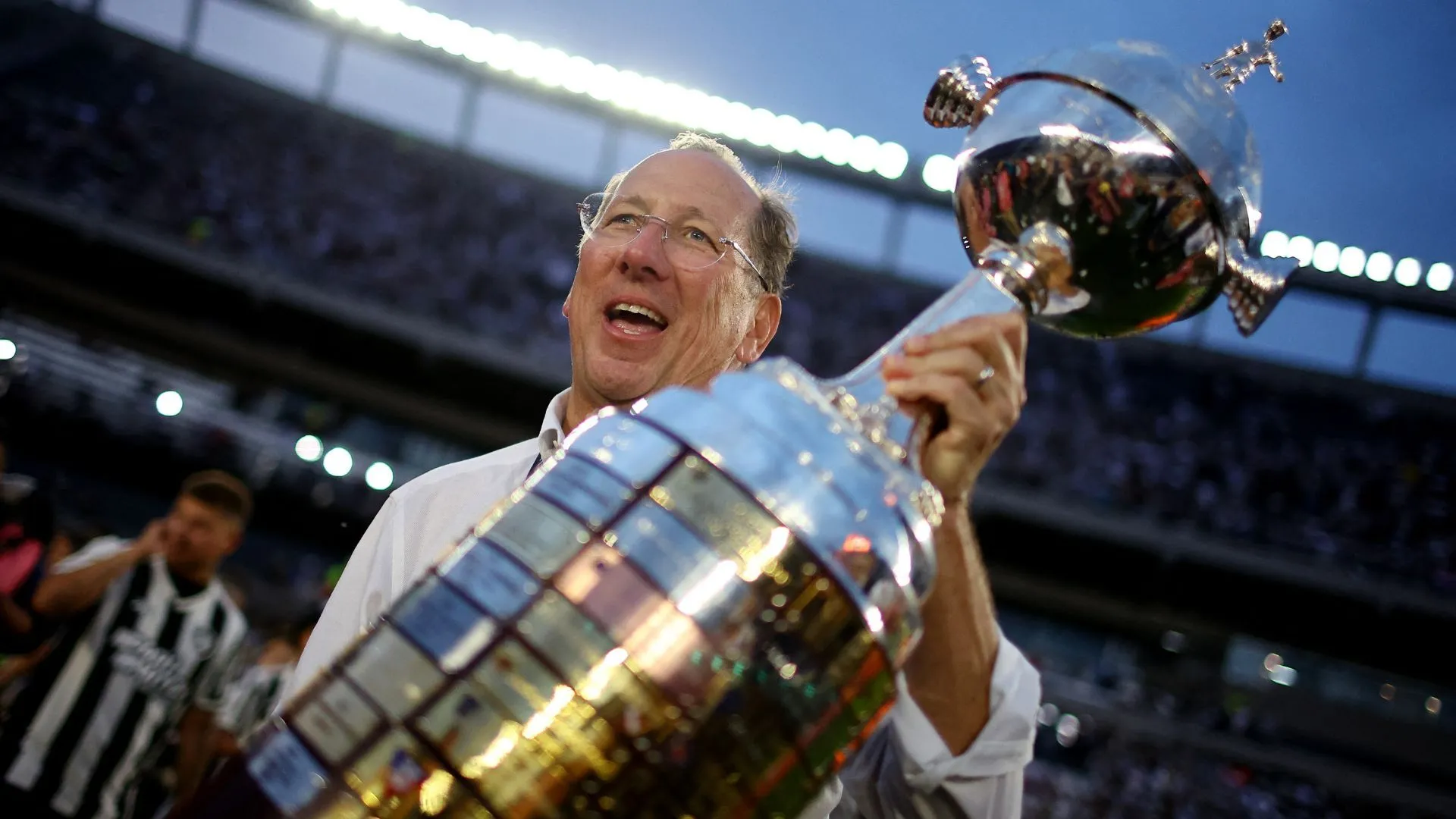 John Textor - doanh nhân và nhà đầu tư bóng đá quốc tế