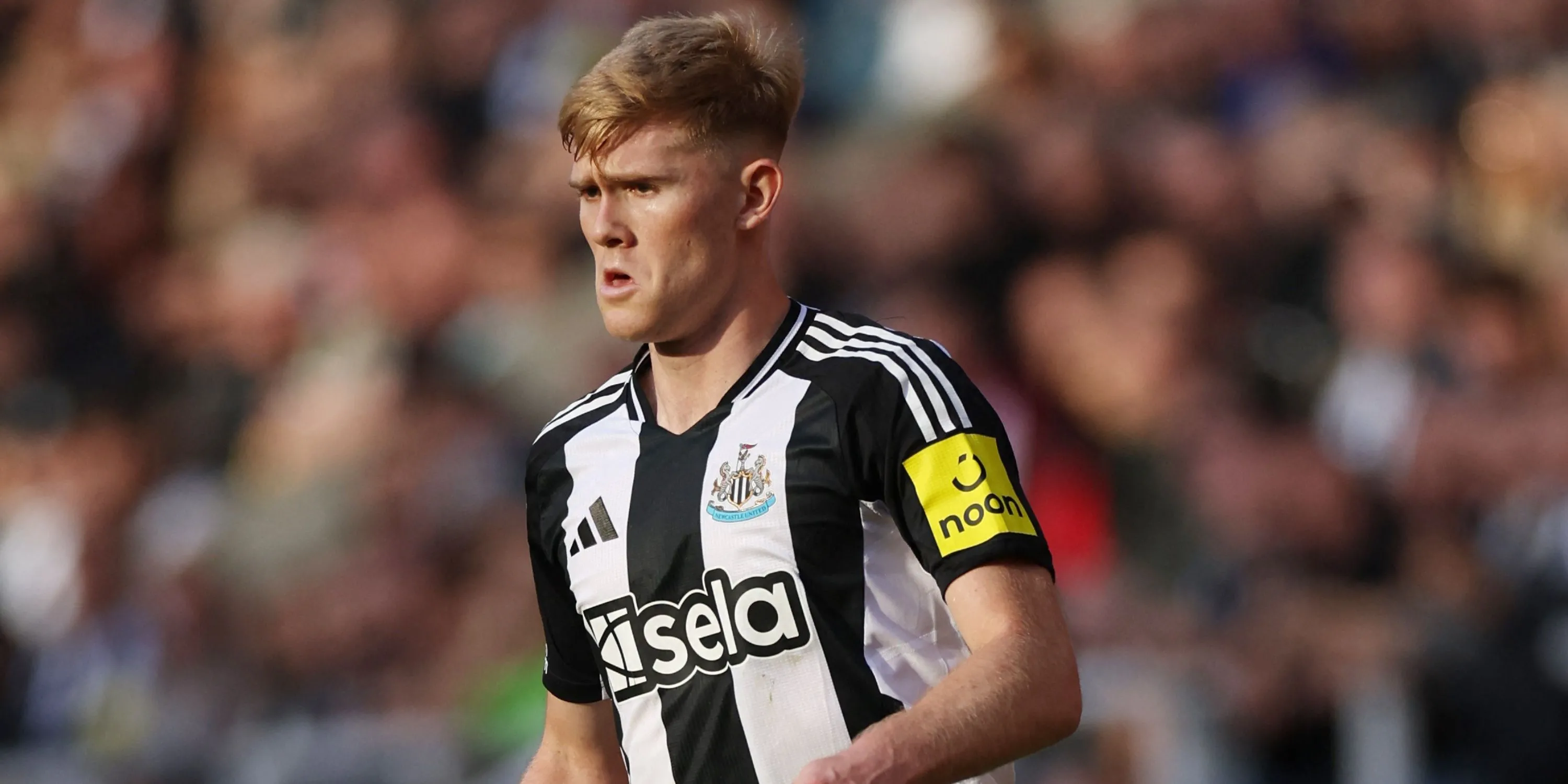 Lewis Hall chuẩn bị sẵn sàng ở vị trí hậu vệ trái cho Newcastle