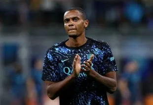 Manuel Akanji của Inter Milan tập luyện chuẩn bị trước trận đấu Serie A giữa Inter và Sassuolo tại sân Giuseppe Meazza vào ngày 21 tháng 9 năm 2025