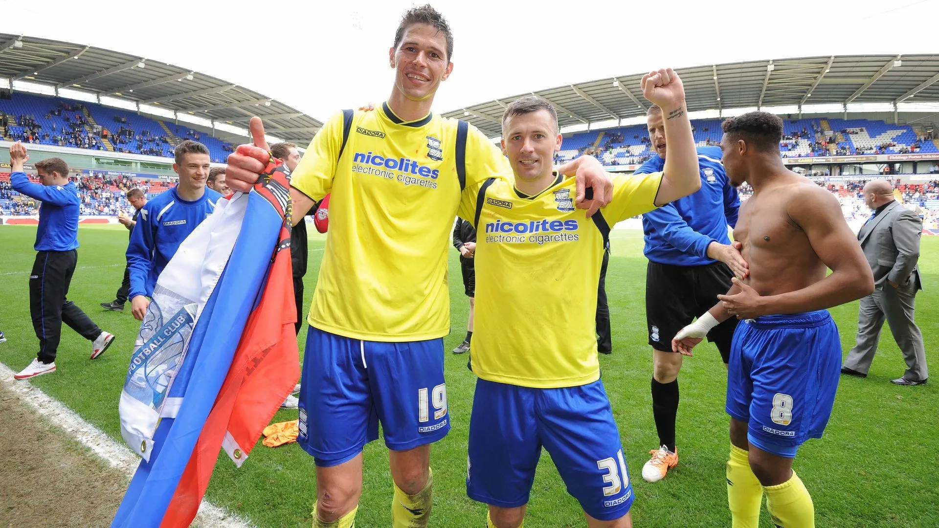Nikola Zigic và Paul Caddis sau trận đấu của Birmingham City