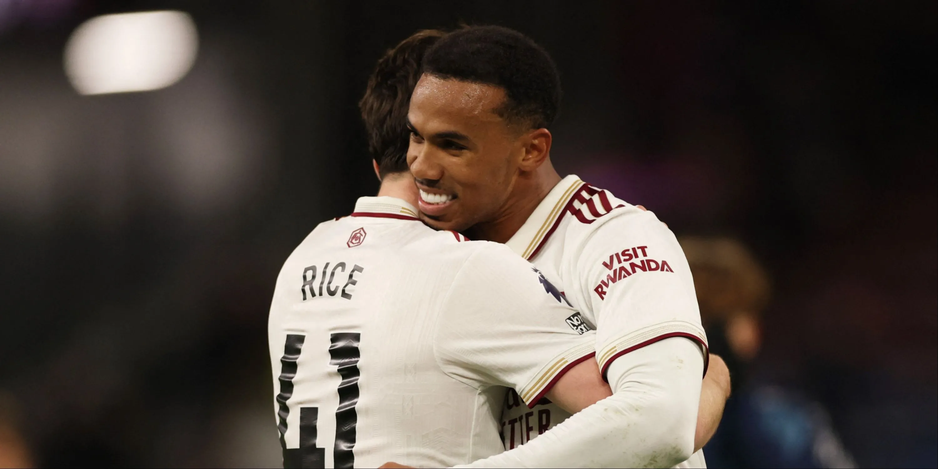 Trung vệ Gabriel và tiền vệ Declan Rice trong trang phục Arsenal